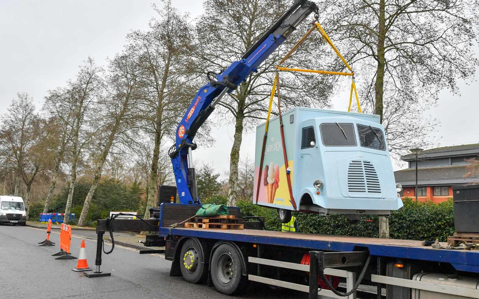 Heavy Equipment Transport Team in London